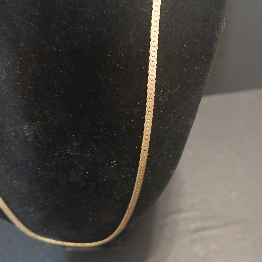 Gold tone snake chain necklace - Picture 4 of 12